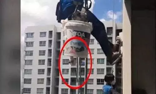 26ാം നിലയിൽ നിന്ന് പെയിന്‍റിങ് തൊഴിലാളികളെ താഴെ വീഴ്ത്താൻ ശ്രമിച്ച യുവതി അറസ്റ്റിൽ VIDEO