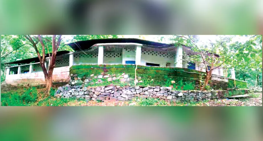 ആദിവാസി കോളനികളിലെ വിദ്യാർഥികൾ ചോദിക്കുന്നു, ​ഞങ്ങളെങ്ങനെ സ്​കൂളിലെത്തും?