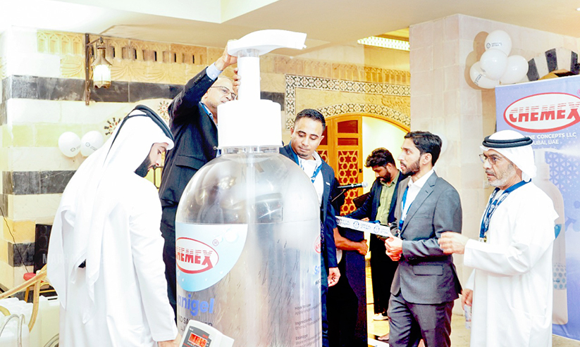 ഗിന്നസ് റെക്കോഡ് ലക്ഷ്യമിട്ട് വമ്പൻ സാനിറ്റൈസർ അവതരിപ്പിച്ച് കെമക്സ് ഗിന്നസ് റെക്കോഡ് ലക്ഷ്യമിട്ട് വമ്പൻ സാനിറ്റൈസർ അവതരിപ്പിച്ച് കെമക്സ്