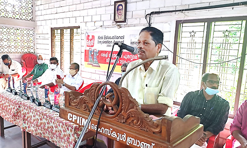 കേളി വിദ്യാഭ്യാസ പുരസ്കാരം; കണ്ണൂർ ജില്ലയിൽ വിതരണം ചെയ്തു കേളി വിദ്യാഭ്യാസ പുരസ്കാരം; കണ്ണൂർ ജില്ലയിൽ വിതരണം ചെയ്തു