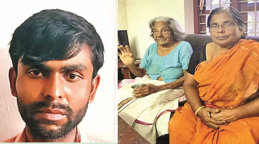 കള്ളനെ ബാത്ത് റൂമിൽ പൂ​ട്ടി​യി​ട്ട് വ​യോ​ധി​ക​യും മ​ക​ളും; അഭിനന്ദിച്ച് ജനം