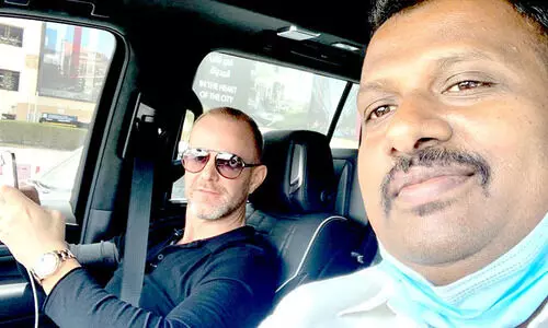 പ്രവാസിക്ക്​ മുതലാളിയുടെ സർപ്രൈസ് സമ്മാനം​; ഫോർഡ്​ കാർ!