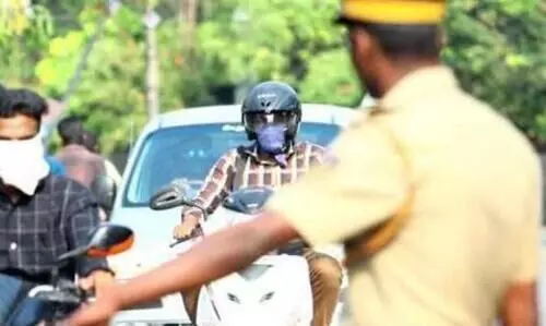 വാഹനപരിശോധനക്കിടെ 17കാര​െൻറ ബൈക്കിടിച്ച് എസ്.​െഎക്ക് പരിക്ക്