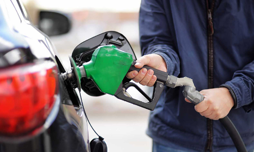 ഏറെക്കാലത്തെ ഇടവേളക്ക് ശേഷം ഇന്ധനവില കുറഞ്ഞു