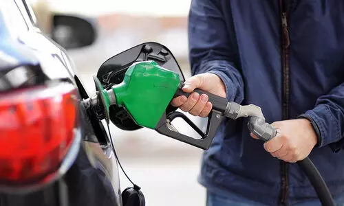 ഏറെക്കാലത്തെ ഇടവേളക്ക് ശേഷം ഇന്ധനവില കുറഞ്ഞു