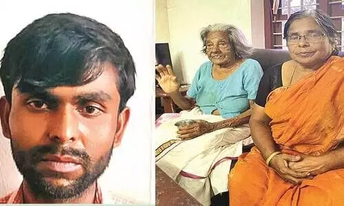 കള്ളനെ ബാത്ത് റൂമിൽ പൂ​ട്ടി​യി​ട്ട് വ​യോ​ധി​ക​യും മ​ക​ളും; അഭിനന്ദിച്ച് ജനം