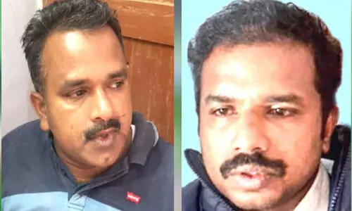 കൈക്കൂലി വാങ്ങുന്നതിനിടെ വില്ലേജ് ഓഫിസറും സ്പെഷൽ വില്ലേജ് ഓഫിസറും പിടിയിൽ