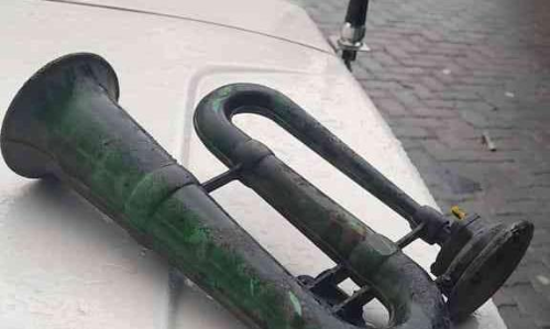 എയർഹോൺ മുഴക്കുന്നത് ചോദ്യം ചെയ്ത നാട്ടുകാരെ മർദിച്ച സംഭവം; മോട്ടോർ വാഹന വകുപ്പ് കേസ്​ എടുത്തു