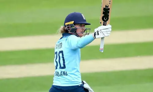 സാറ ടെയ്ലറിന് ചരിത്രനേട്ടം - പുരുഷ ഫ്രാഞ്ചൈസി ക്രിക്കറ്റ് ടീമിനെ പരിശീലിപ്പിക്കുന്ന ആദ്യ വനിത