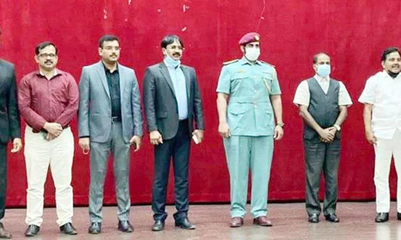 കുടുംബ ഭദ്രത: സംഘടനകളെ നേരിൽകണ്ട് റാക് പൊലീസ് കുടുംബ ഭദ്രത: സംഘടനകളെ നേരിൽകണ്ട് റാക് പൊലീസ്