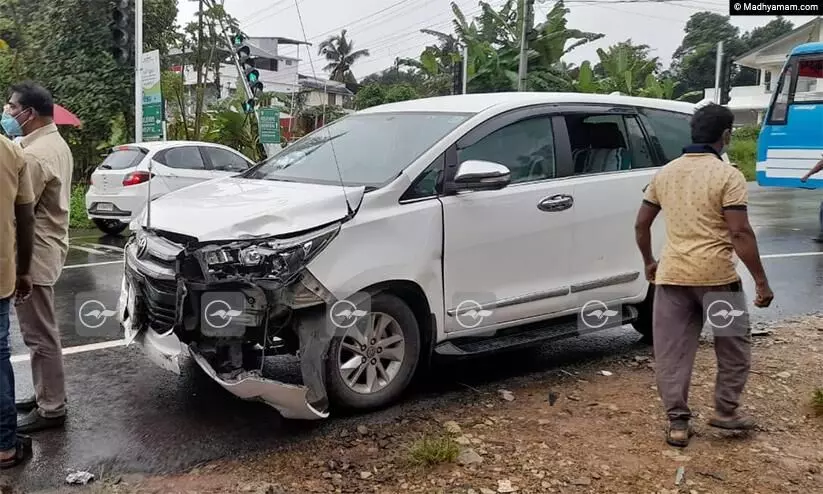 മന്ത്രി ചിഞ്ചുറാണിയുടെ വാഹനം അപകടത്തിൽ പെട്ടു- വിഡിയോ