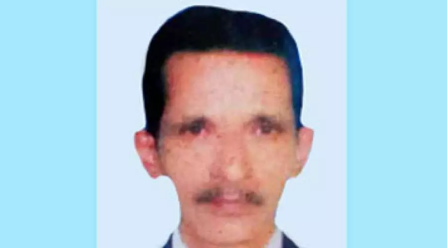 കടവരാന്തയിൽ തൂങ്ങിമരിച്ച നിലയിൽ കടവരാന്തയിൽ തൂങ്ങിമരിച്ച നിലയിൽ