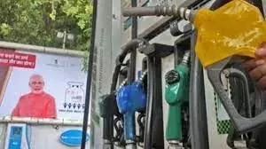 കുതിച്ചുയർന്ന് ഇന്ധനവില; പെട്രോൾ-ഡീസൽ വില വീണ്ടും കൂട്ടി കുതിച്ചുയർന്ന് ഇന്ധനവില; പെട്രോൾ-ഡീസൽ വില വീണ്ടും കൂട്ടി
