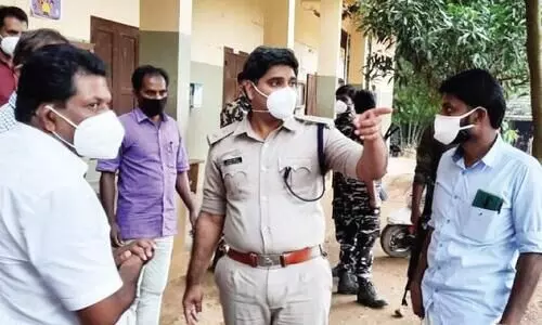 രക്ഷിതാക്കൾക്ക് രണ്ടു ഡോസ് വാക്സിൻ; സ്കൂ​ൾ തു​റ​ക്ക​ൽ മാ​ർ​ഗ​നി​ർ​ദേ​ശം ത​ല​വേ​ദ​ന​യാ​കും