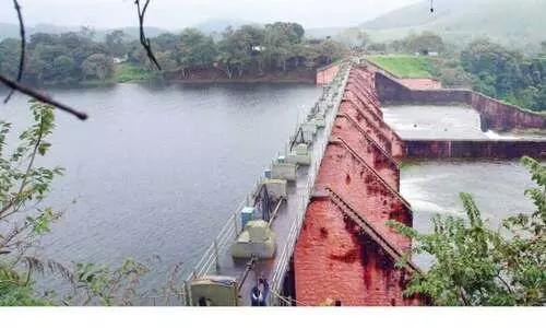 മുല്ലപ്പെരിയാർ അണക്കെട്ടിൽ വീണ്ടും ജലനിരപ്പുയർന്നു; ഷട്ടറുകൾ ഉയർത്തി