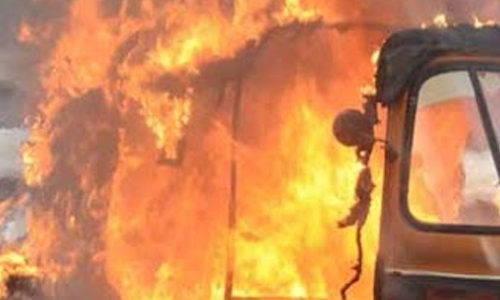 പ്രണയ തർക്കത്തിൽ ക്വ​ട്ടേഷൻ; ഓട്ടോറിക്ഷ കത്തിച്ചു, രണ്ട്​ യുവാക്കൾ അറസ്​റ്റിൽ