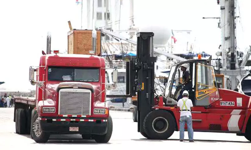 തു​റ​മു​ഖ​ങ്ങ​ളി​ലേ​ക്ക് പ്ര​വേ​ശി​ക്കാ​ൻ ട്ര​ക്കു​ക​ൾ​ക്ക് ഓ​ൺ​ലൈ​ൻ പെ​ർ​മി​റ്റ്​ നി​ർ​ബ​ന്ധം