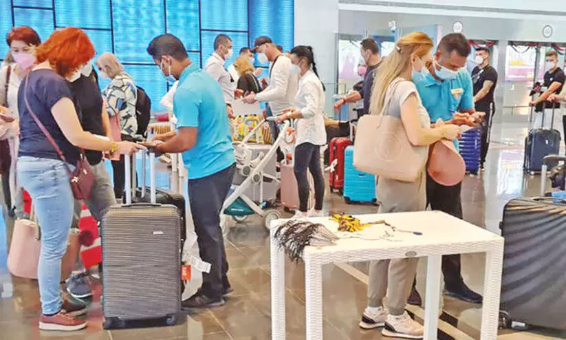 സലാലയിലേക്ക്​ സഞ്ചാരികൾ വന്ന്​ തുടങ്ങി