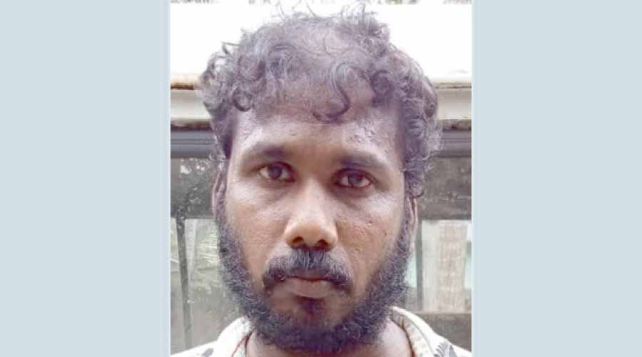 ഭാര്യയുടെ വീടിന് തീയിട്ട യുവാവ് പിടിയില് ഭാര്യയുടെ വീടിന് തീയിട്ട യുവാവ് പിടിയില്