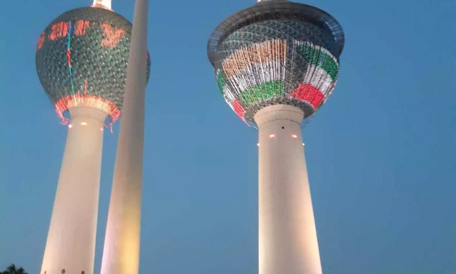 സൗഹൃദം ഉയരത്തിൽ; കുവൈത്ത്​ ടവറിൽ ഇന്ത്യൻ പതാക