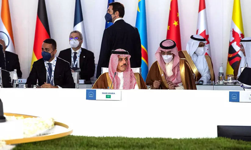 ലോക പ്രതിസന്ധി പരിഹരിക്കാൻ സൗദിക്ക് നേതൃപരമായ പങ്ക് –സൽമാൻ രാജാവ് ലോക പ്രതിസന്ധി പരിഹരിക്കാൻ സൗദിക്ക് നേതൃപരമായ പങ്ക് –സൽമാൻ രാജാവ്