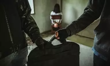 10 ലക്ഷം രൂപ തന്നില്ലെങ്കിൽ കൊന്നുകളയുമെന്ന് ഭീഷണി 10 ലക്ഷം രൂപ തന്നില്ലെങ്കിൽ കൊന്നുകളയുമെന്ന് ഭീഷണി