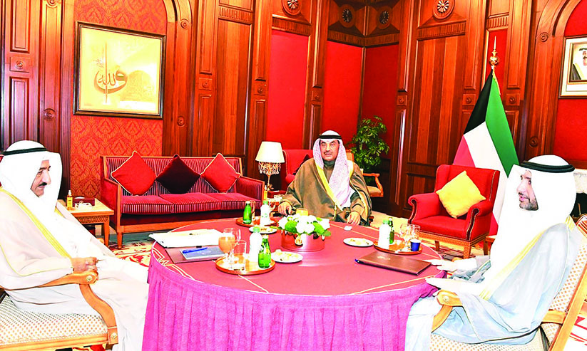 പ്രധാനമന്ത്രിയും സ്പീക്കറും സുപ്രീംകോടതി മേധാവിയും ചർച്ച നടത്തി പ്രധാനമന്ത്രിയും സ്പീക്കറും സുപ്രീംകോടതി മേധാവിയും ചർച്ച നടത്തി