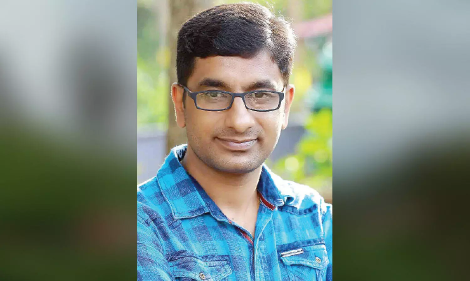 പു​ര​സ്കാ​ര നി​റ​വി​ൽ രാ​ജേ​ഷ് ഇ​രു​ളം