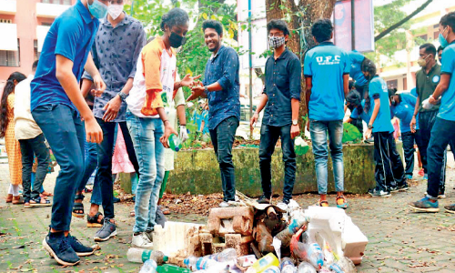 ശുചിത്വ ഭാരതം കാമ്പയിൻ: വളൻറിയർമാർ   ശേഖരിച്ചത്​ 20,000 കിലോ പ്ലാസ്​റ്റിക്​ മാലിന്യം