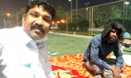 മനോനില തെറ്റി തെരുവിൽ അലഞ്ഞ യുവാവിന്​ സാന്ത്വനമായി മലയാളി