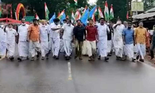youth congress march to Joju georg house youth congress march to Joju georg house