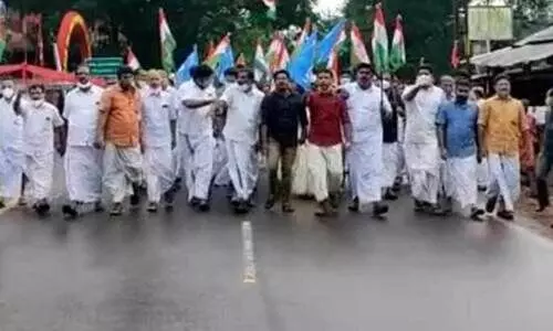 youth congress march to Joju georg house