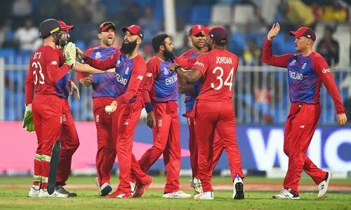 ഇംഗ്ലണ്ടിന്​ ടോസും പ്രശ്​നമല്ല​; നാലാം ജയത്തോടെ സെമിയിലേക്ക്​