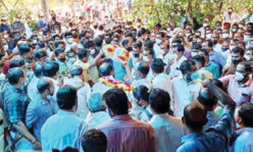 നാടിൻെറ കണ്ണീരായി അഹല്യ കൃഷ്ണയുടെ അന്ത്യയാത്ര നാടിൻെറ കണ്ണീരായി അഹല്യ കൃഷ്ണയുടെ അന്ത്യയാത്ര