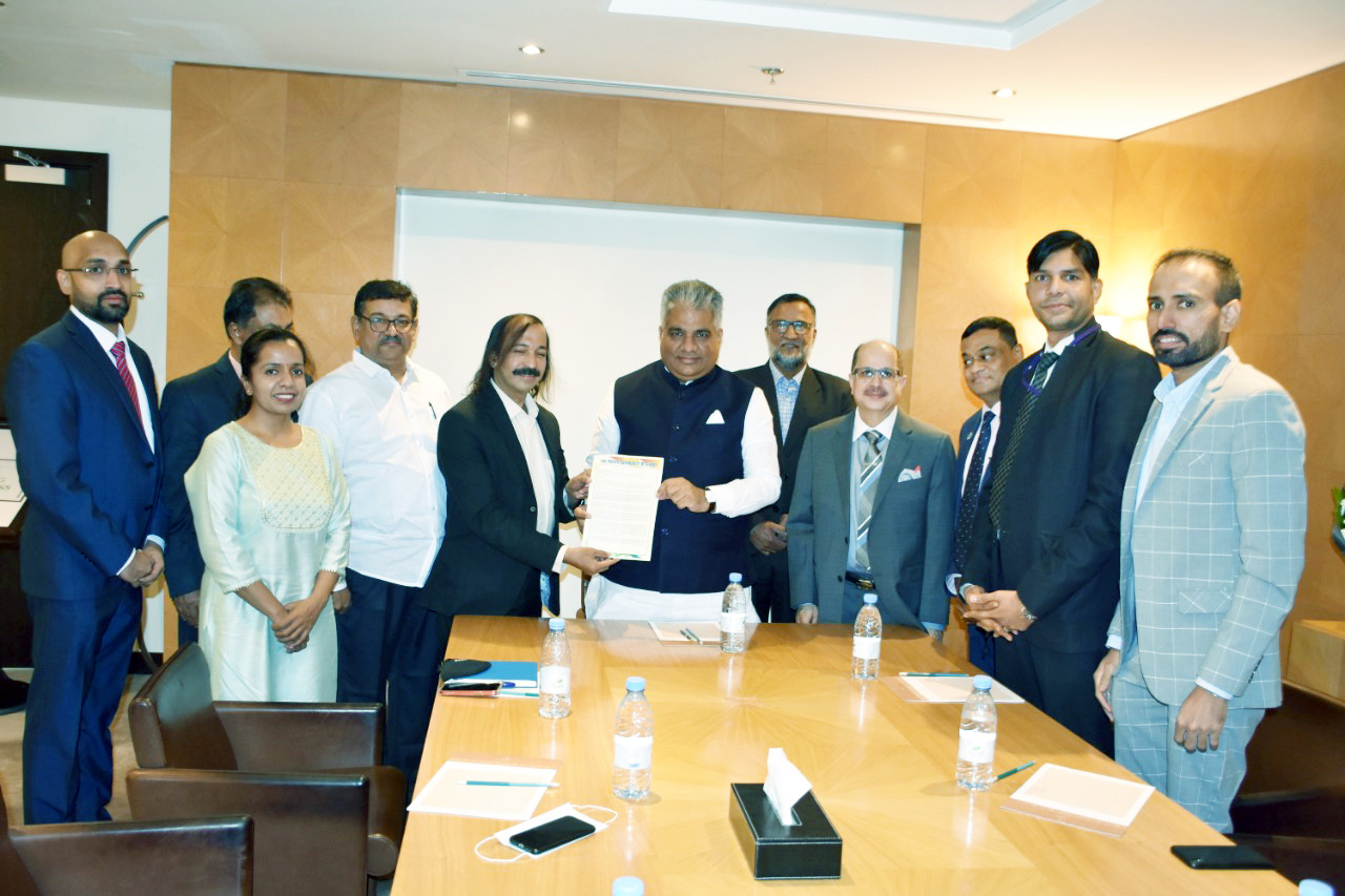 സൗദി സന്ദർശിച്ച കേന്ദ്ര തൊഴിൽ മന്ത്രി ഭൂപേന്ദ്ര യാദവിന് നിവേദനം നൽകി സൗദി സന്ദർശിച്ച കേന്ദ്ര തൊഴിൽ മന്ത്രി ഭൂപേന്ദ്ര യാദവിന് നിവേദനം നൽകി