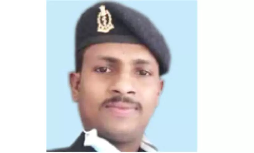 ജോലിസ്ഥലത്തേക്ക് തിരിച്ചുപോകാനിരിക്കെ സൈനികന് ജീവനൊടുക്കിയ നിലയില് ജോലിസ്ഥലത്തേക്ക് തിരിച്ചുപോകാനിരിക്കെ സൈനികന് ജീവനൊടുക്കിയ നിലയില്