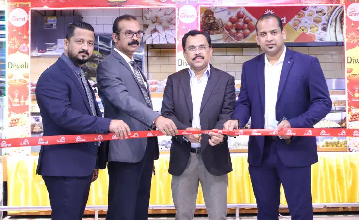 ദീപാവലി മധുരവുമായി ഗ്രാൻഡ്മാൾ ഹൈപ്പർമാർക്കറ്റ് ദീപാവലി മധുരവുമായി ഗ്രാൻഡ്മാൾ ഹൈപ്പർമാർക്കറ്റ്