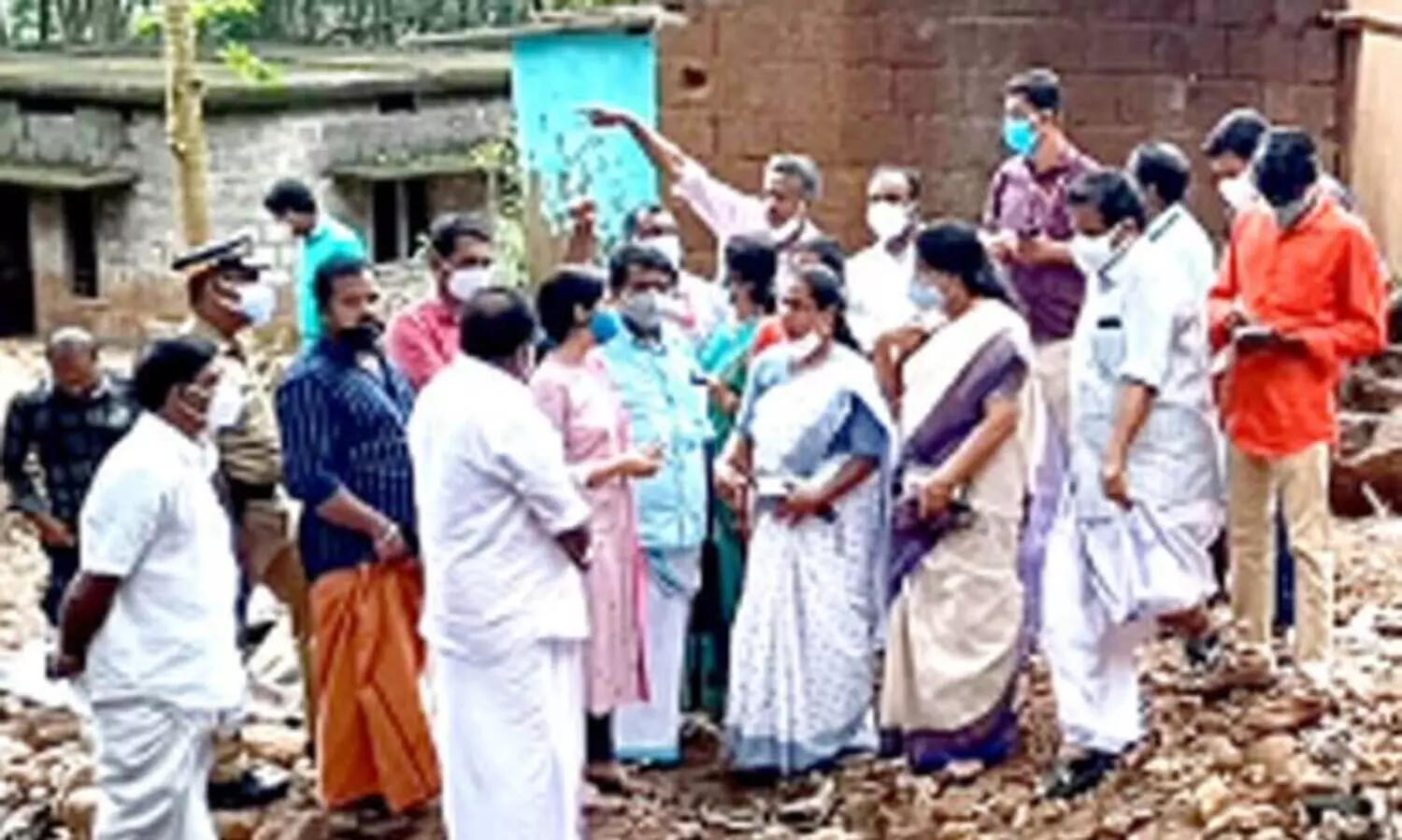 ഉരുൾപൊട്ടൽ: ദുരന്തമേഖലകൾ കലക്ടർ സന്ദർശിച്ചു