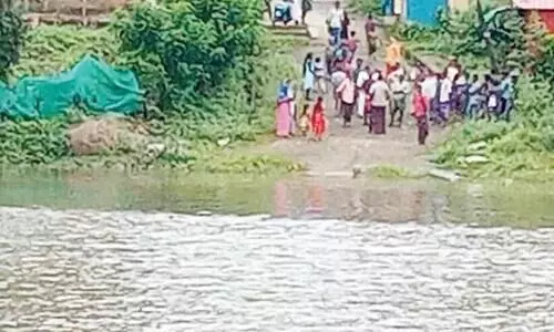 ക​ർ​ണാ​ട​ക നി​ല​പാ​ട് മാ​റ്റി​യി​ല്ല; ക​ബ​നി​ക്ക​ര​യി​ലെ കു​ട്ടി​ക​ൾ​ക്ക് വി​ദ്യാ​ല​യ​ങ്ങ​ളി​ലെ​ത്താ​നാ​യി​ല്ല