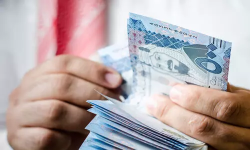 ലെ​വി ത​വ​ണ​ക​ളാ​യി അ​ട​ച്ച്​ ഇ​ഖാ​മ പു​തു​ക്കാം;   സം​വി​ധാ​ന​മാ​യി