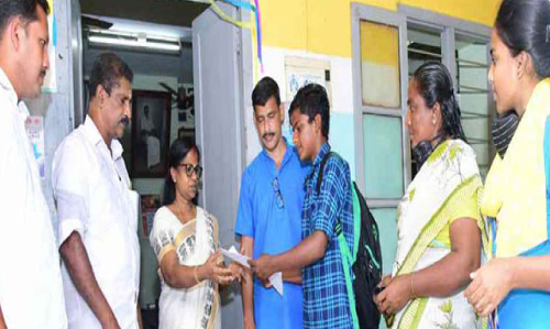 Madhavan, who accompanied his mother, continued his education at Aravukadu School