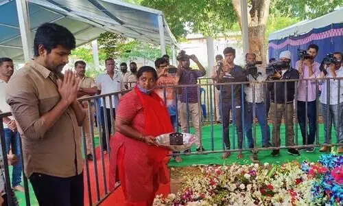 Sivakarthikeyan gets emotional as he pays homage to Puneeth Rajkumar