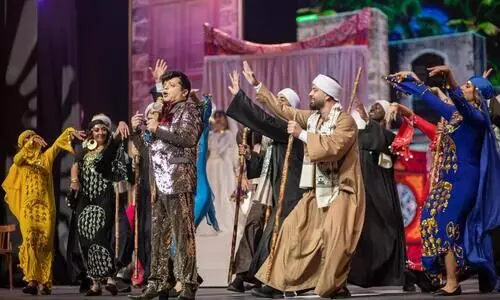 കാണികൾക്ക് ഹാസ്യരസം പകർന്ന് സലാം മുറബ്ബ നാടകം കാണികൾക്ക് ഹാസ്യരസം പകർന്ന് സലാം മുറബ്ബ നാടകം