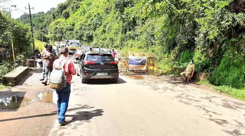 മാക്കൂട്ടം ചുരം പാത: യാത്രാ നിയന്ത്രണം നീട്ടി മാക്കൂട്ടം ചുരം പാത: യാത്രാ നിയന്ത്രണം നീട്ടി