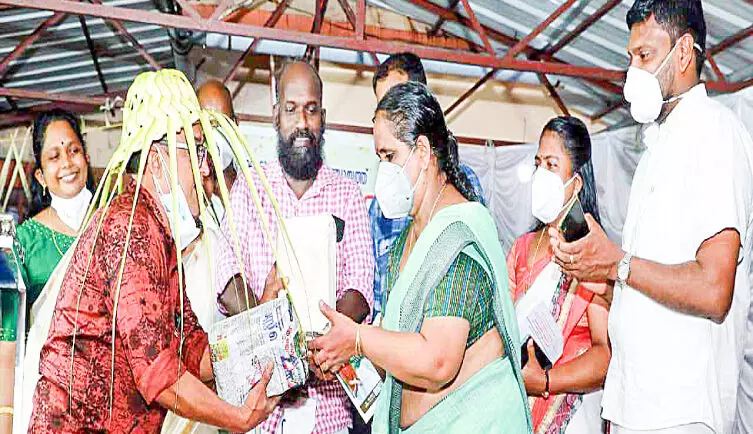 പുസ്തകവണ്ടി പ്രയാണം തുടങ്ങി പുസ്തകവണ്ടി പ്രയാണം തുടങ്ങി