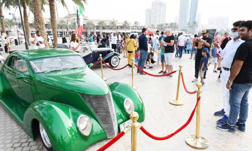 കൗ​തു​ക​മു​ണ​ർ​ത്തി വി​േ​ൻ​റ​ജ്​ കാ​റു​ക​ളു​ടെ പ്ര​ദ​ർ​ശ​നം