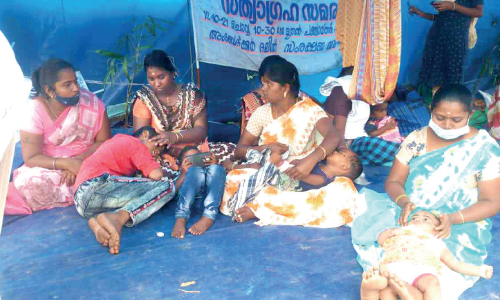 സമരപ്പന്തലിൽ കുടുംബസമേതം താമസിച്ച് പ്രതിഷേധം