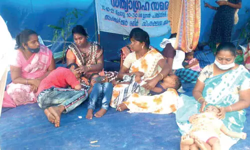 സമരപ്പന്തലിൽ കുടുംബസമേതം താമസിച്ച് പ്രതിഷേധം