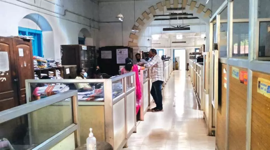 പി.​ഡ​ബ്ല്യു.​ഡി​ ഓ​ഫി​സി​ലെ ഫ്യൂ​സ് ഊരി കോ​ര്‍പ​റേ​ഷ​ന്‍ വൈ​ദ്യു​തി വി​ഭാ​ഗം