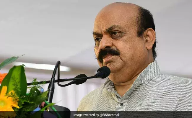 കർണാടകയിൽ ഡീസലിന് 19 രൂപയും പെട്രോളിന് 13 രൂപയും കുറയും കർണാടകയിൽ ഡീസലിന് 19 രൂപയും പെട്രോളിന് 13 രൂപയും കുറയും